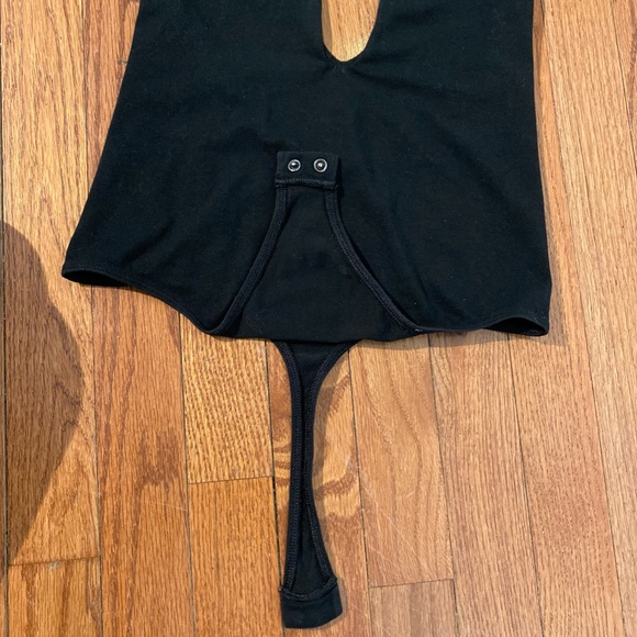 Express Low Back Body Suit - Picture 2 of 4